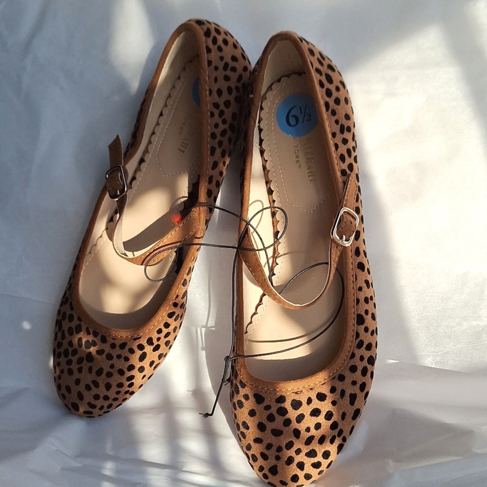 Isaac Mizrahi Flats - Picture 2 of 12